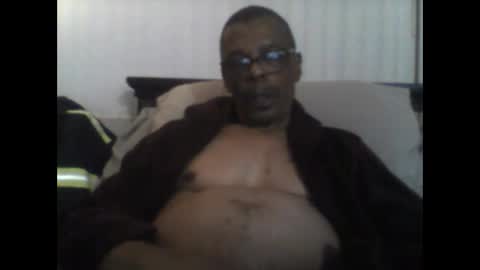 Snapshot of busturgutzgd11 chatting on December 13, 6:21 am Busturgutzgd1 online show from December 13, 6:21 am