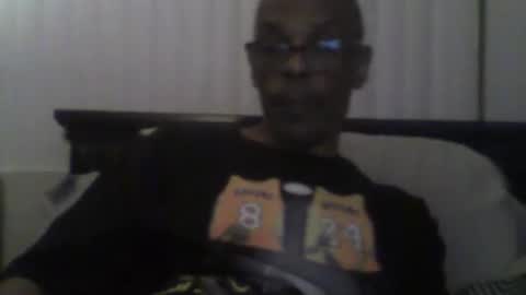 Snapshot of busturgutzgd11 chatting on December 30, 6:42 am Busturgutzgd1 online show from December 30, 6:42 am