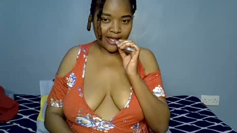 busty kenzi online show from July 10, 4:20 pm