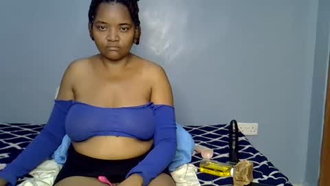 busty kenzi online show from July 25, 11:24 pm