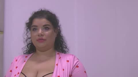 Snapshot of busty_madison chatting on November 8, 9:20 am busty_madison online show from November 8, 9:20 am