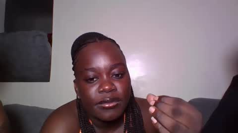 Snapshot of busty_mellons chatting on October 4, 8:40 pm busty_mellons online show from October 4, 8:40 pm