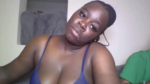 Snapshot of busty_mellons chatting on October 9, 10:46 am busty_mellons online show from October 9, 10:46 am