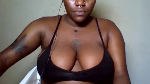 Snapshot of busty_mellons chatting on November 1, 9:33 am busty_mellons online show from November 1, 9:33 am