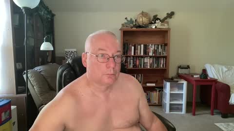 Snapshot of bustyballs100 chatting on September 26, 1:59 pm bustyballs100 online show from September 26, 1:59 pm