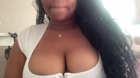 Snapshot of bustylolaa chatting on September 30, 12:32 pm bustylolaa online show from September 30, 12:32 pm