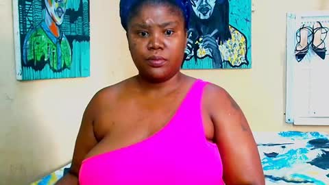 BUSTYQUEENB online show from March 17, 6:28 am