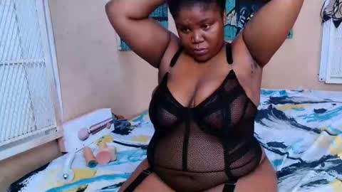 BUSTYQUEENB online show from March 18, 7:11 am