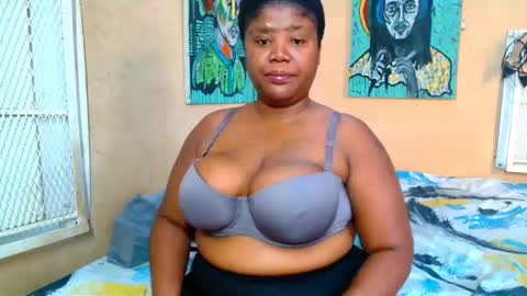 BUSTYQUEENB online show from March 19, 6:17 am