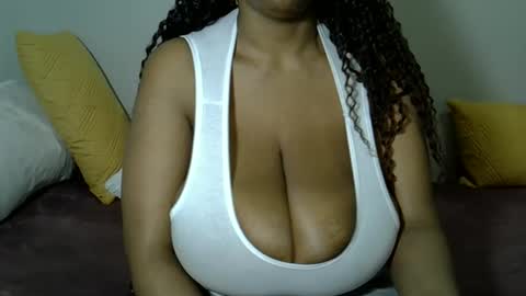 bustytessa37 online show from May 13, 5:16 am