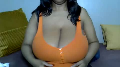 bustytessa37 online show from June 30, 3:07 am