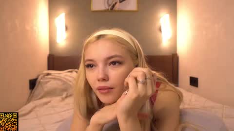 Snapshot of butteflai chatting on December 2, 8:52 am butteflai online show from December 2, 8:52 am