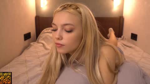 Snapshot of butteflai chatting on December 4, 9:29 am butteflai online show from December 4, 9:29 am