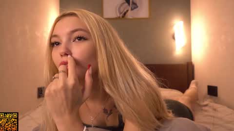 Snapshot of butteflai chatting on December 15, 7:56 am butteflai online show from December 15, 7:56 am