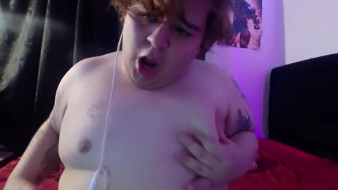 Snapshot of buttercup_milk chatting on February 7, 5:00 am Dylan online show from February 7, 5:00 am