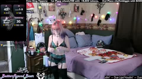 Snapshot of butterflyandbear chatting on January 12, 5:13 am Butterfly and Bear online show from January 12, 5:13 am