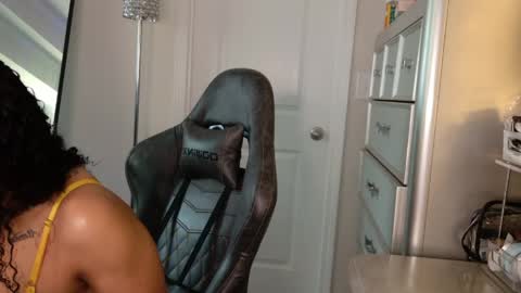 butterfly booty online show from April 27, 6:17 pm