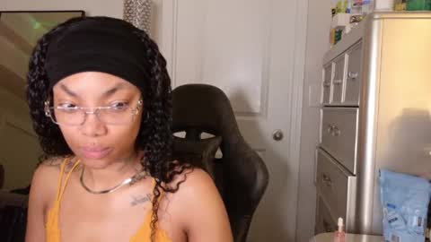 butterfly booty online show from May 9, 7:02 am
