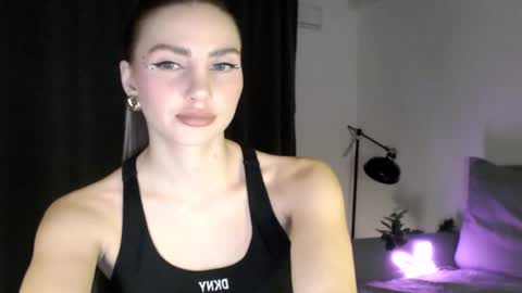 Snapshot of butterflys_ chatting on February 28, 10:17 pm Lauren online show from February 28, 10:17 pm