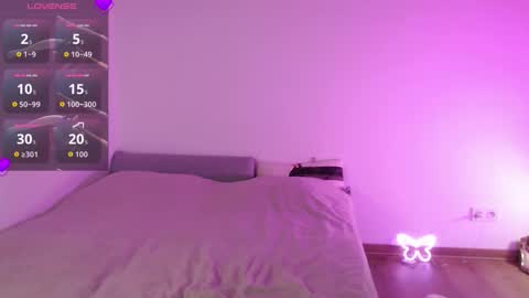 Snapshot of butterflys_ chatting on September 11, 5:57 pm Lauren online show from September 11, 5:57 pm