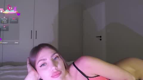 Snapshot of butterflys_ chatting on November 19, 6:08 pm Lauren online show from November 19, 6:08 pm