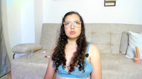 Snapshot of buunny_bella chatting on March 8, 2:04 am BUNNY BELLA online show from March 8, 2:04 am