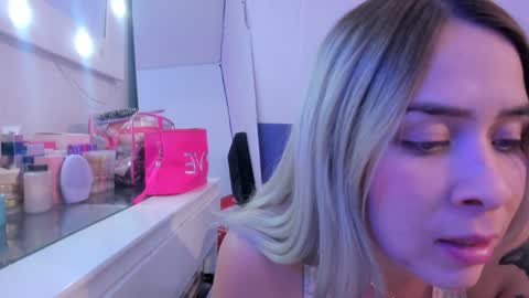 Snapshot of byanca_winklar chatting on December 8, 4:28 pm online show from December 8, 4:28 pm