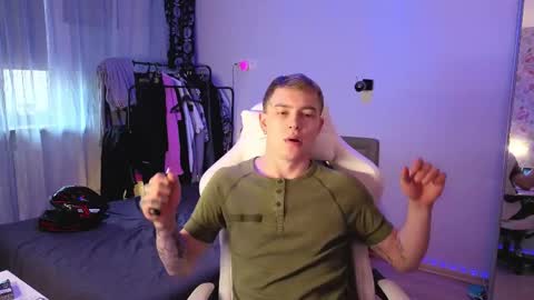 c10h15on online show from March 31, 10:04 am