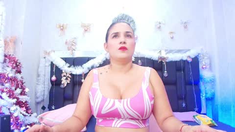 Snapshot of c_fox_ chatting on December 31, 3:01 am Carolina online show from December 31, 3:01 am