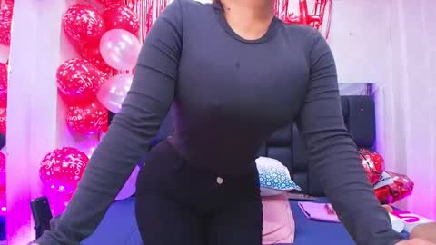 Snapshot of c_fox_ chatting on February 12, 3:07 am Carolina online show from February 12, 3:07 am