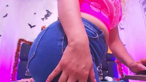 Snapshot of c_fox_ chatting on October 23, 3:06 am Carolina online show from October 23, 3:06 am