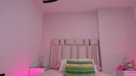 Snapshot of c_fox_ chatting on November 7, 3:17 am Carolina online show from November 7, 3:17 am