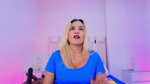 Snapshot of c_fox_ chatting on March 3, 3:01 am Carolina online show from March 3, 3:01 am