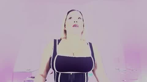 Snapshot of c_fox_ chatting on March 13, 3:24 am Carolina online show from March 13, 3:24 am