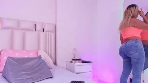 Snapshot of c_fox_ chatting on March 27, 3:34 am Carolina online show from March 27, 3:34 am