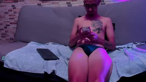 Snapshot of c_ooll01 chatting on April 21, 2:51 am Alexis Eric - Independent Model online show from April 21, 2:51 am