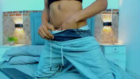 Snapshot of c_worstian_ chatting on December 6, 2:28 pm c_worstian_ online show from December 6, 2:28 pm