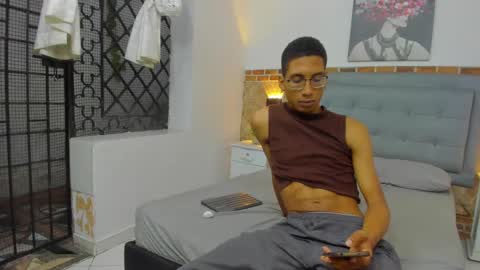 Snapshot of c_worstian_ chatting on December 10, 11:11 am c_worstian_ online show from December 10, 11:11 am
