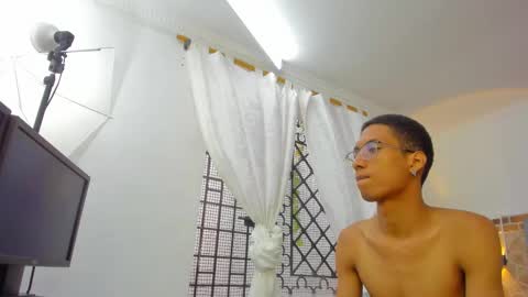Snapshot of c_worstian_ chatting on December 10, 6:38 pm c_worstian_ online show from December 10, 6:38 pm