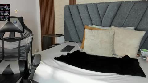 Cailin online show from November 1, 7:05 pm