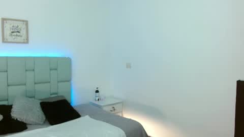 Cailyn Independent model online show from December 3, 9:45 pm