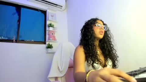 Snapshot of cailyn_messy chatting on October 3, 10:51 pm karina online show from October 3, 10:51 pm