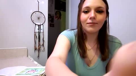 Snapshot of caitberrycough chatting on January 5, 7:28 pm caitberrycough online show from January 5, 7:28 pm