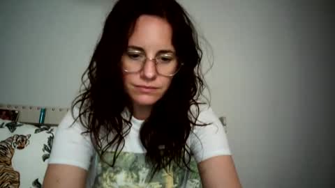 Snapshot of caitie__citrine chatting on December 26, 10:31 pm Caitie Citrine online show from December 26, 10:31 pm