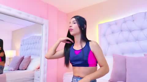 Snapshot of caitlynmillerr chatting on June 10, 7:57 pm Caitlyn Millerr online show from June 10, 7:57 pm