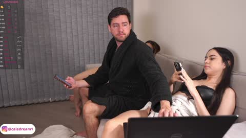 Snapshot of calehot98 chatting on October 23, 2:33 am https online show from October 23, 2:33 am