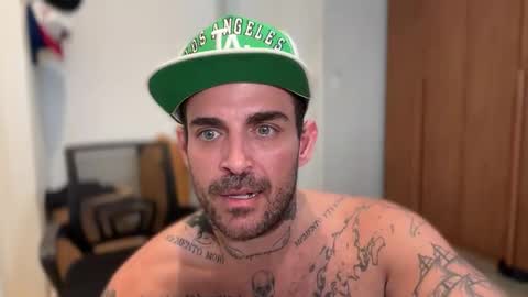 Snapshot of californiabrazilian chatting on April 1, 12:33 am CaliforniaBrazilian online show from April 1, 12:33 am