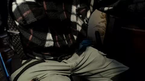 Snapshot of calinou17310878664 chatting on April 1, 3:20 pm calinou17310878664 online show from April 1, 3:20 pm