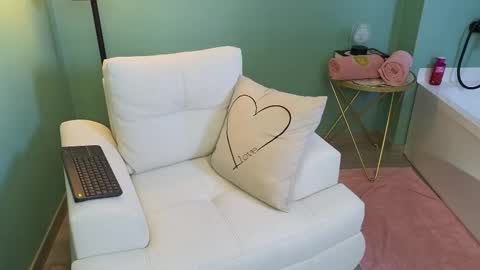 Snapshot of calipso_parisi chatting on March 27, 1:44 pm Calipso Parisi online show from March 27, 1:44 pm