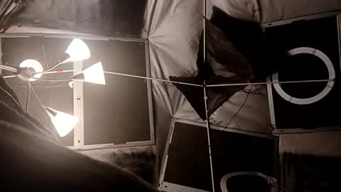 Snapshot of calisguitar chatting on November 22, 12:48 pm Calisguitar online show from November 22, 12:48 pm